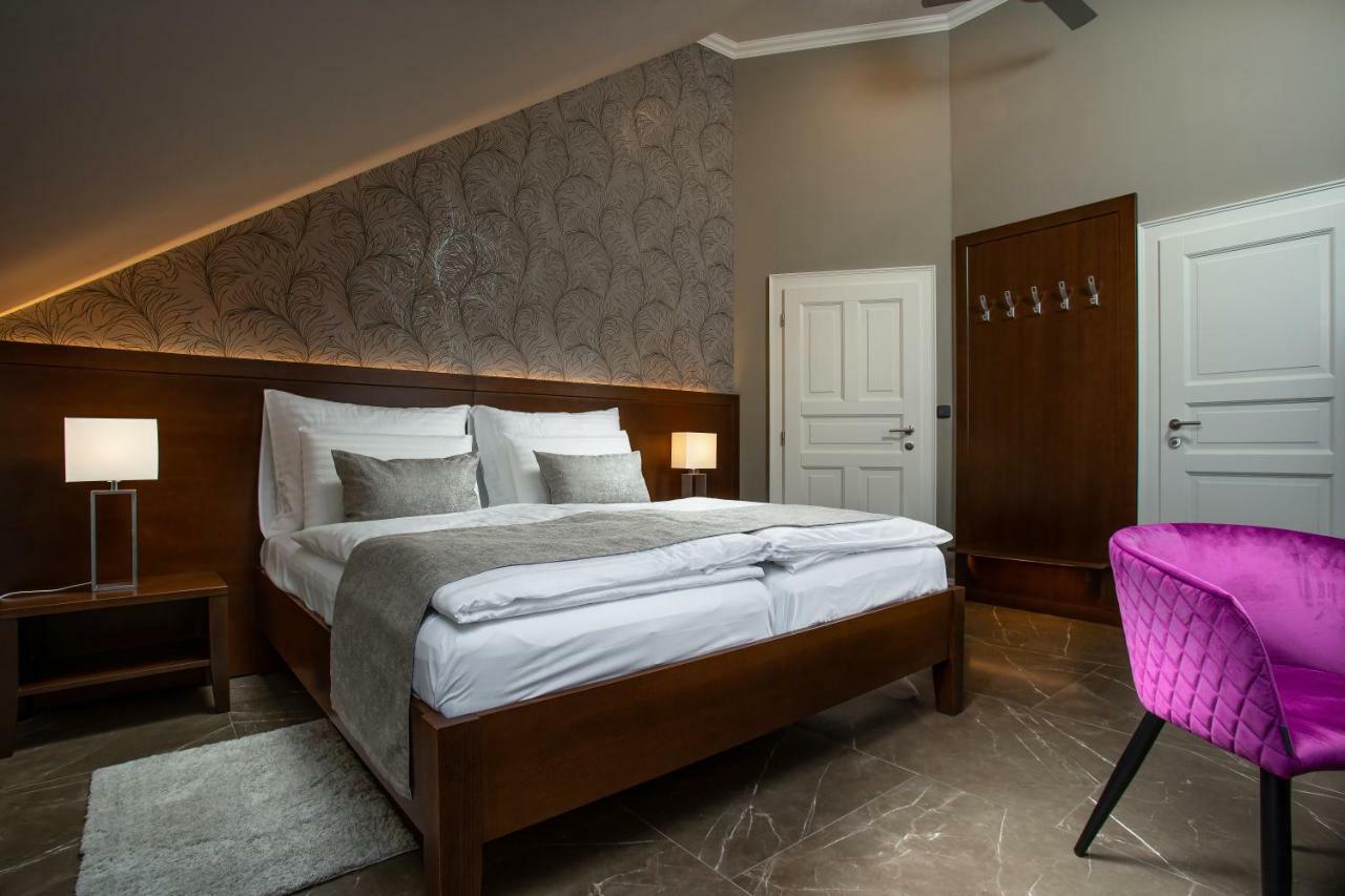 Hotel Anna Beroun  Buitenkant foto