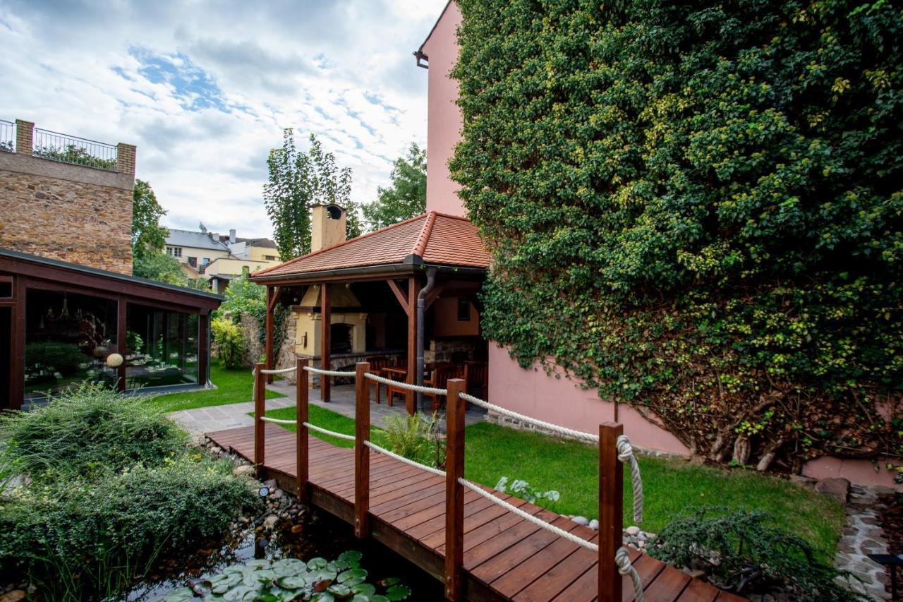 Hotel Anna Beroun  Buitenkant foto